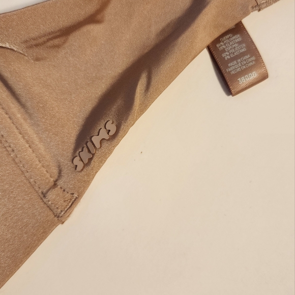 Skims Wireless Form T-Shirt Demi bra Size 36DDD new 38C And 36C - Picture 4 of 8